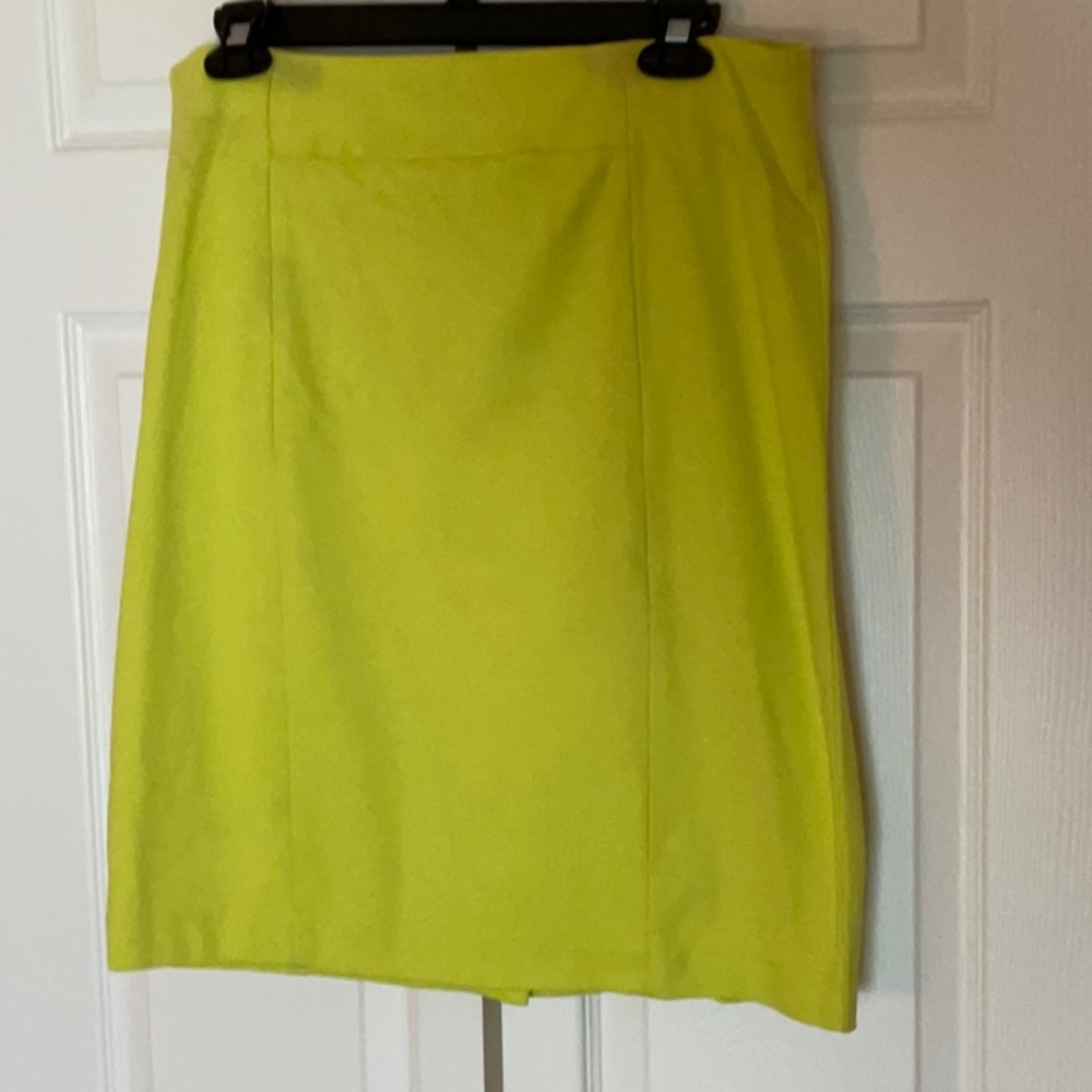 Yellow poly rayon spandex knee length shirt.